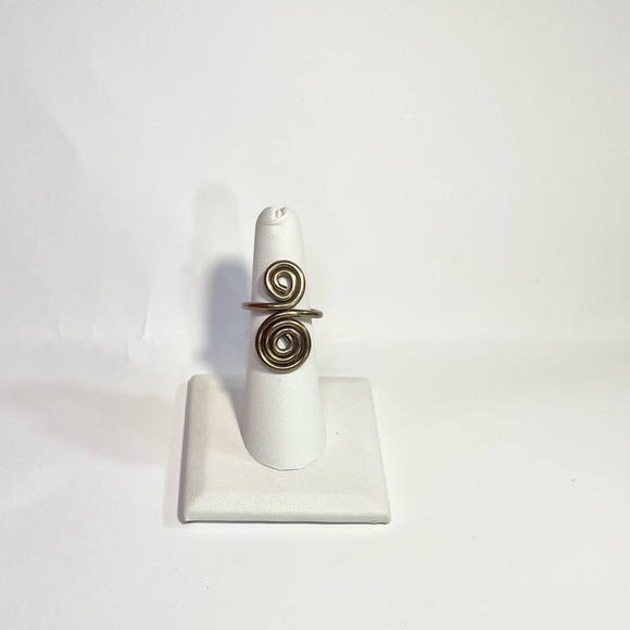 Spiral Adjustable Ring - Picture 5 of 9